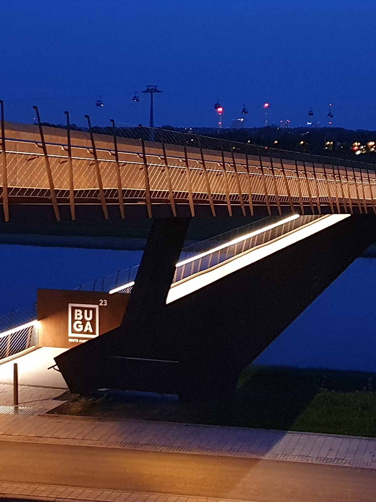 led-handlauf-einseitig-handlaufbeleuchtung-brueckenbeleuchtung-buga-mannheim-panormasteg-lux-glender