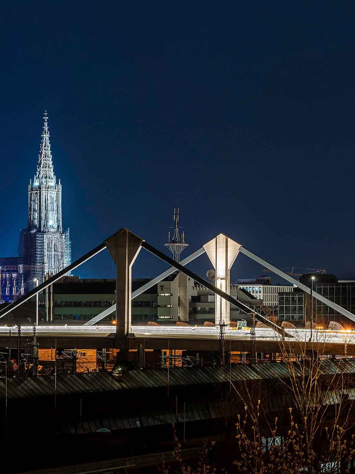 led-handlauf-strassenbeleuchtung-brueckenbeleuchtung-lux-glender-ludwig-erhard-bruecke-ulm