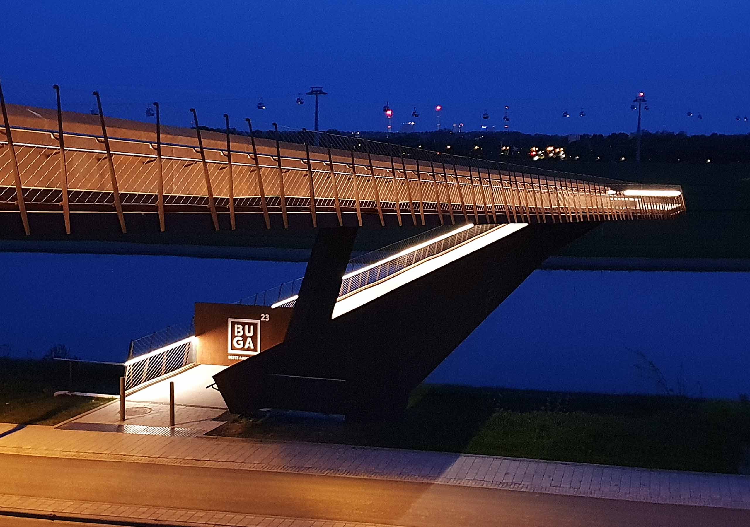 images/blog/led-handlauf-einseitig-handlaufbeleuchtung-brueckenbeleuchtung-buga-mannheim-panormasteg-lux-glender